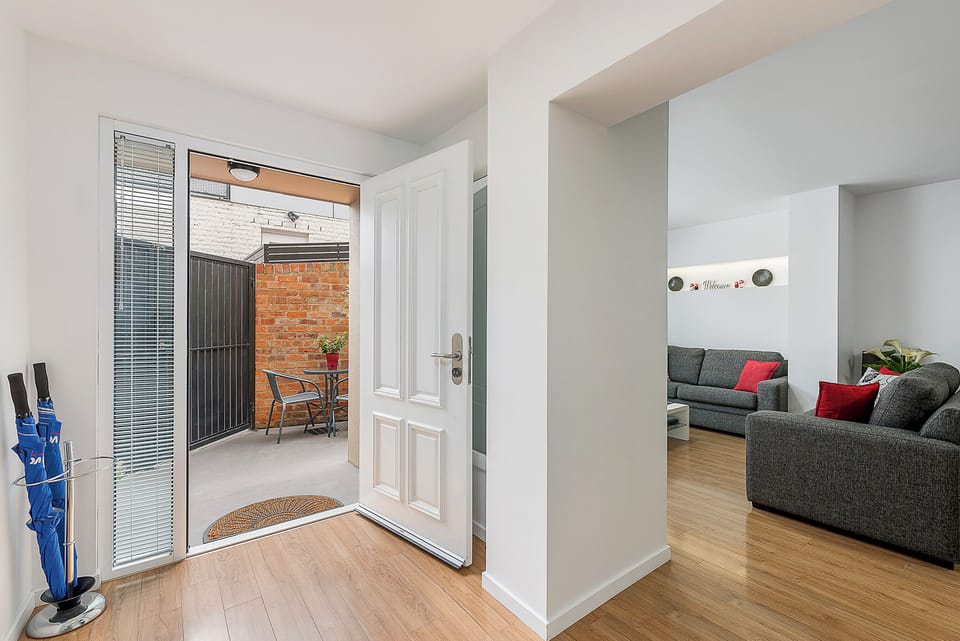 Level entry into apartment