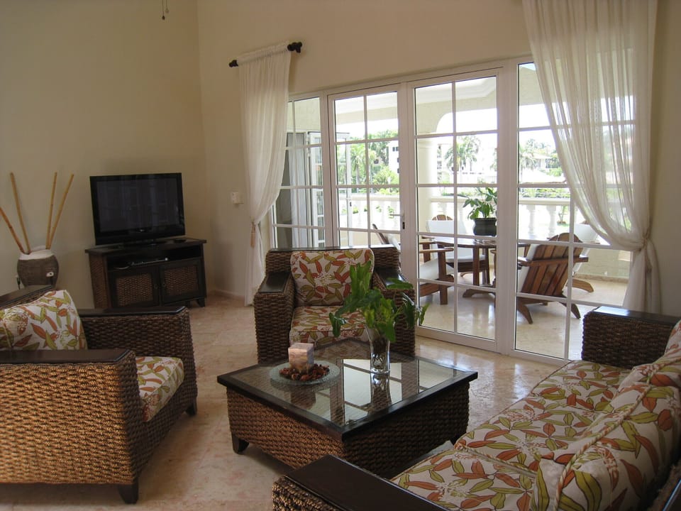 Upper level family area w/French doors leading to balcony