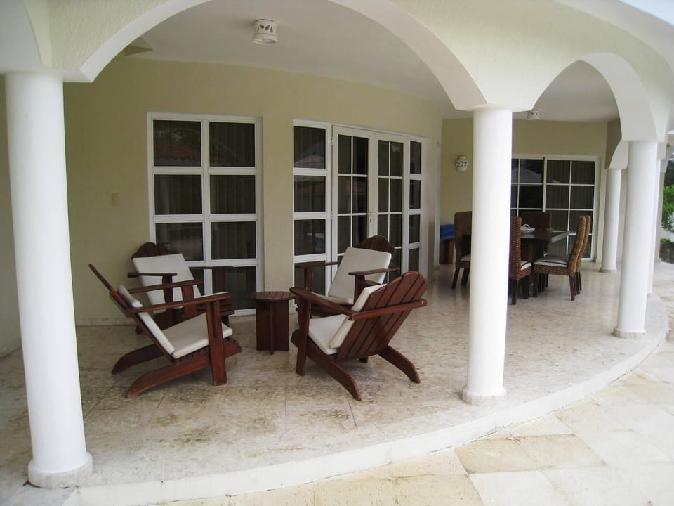 Relaxing patio overlooking private pool
