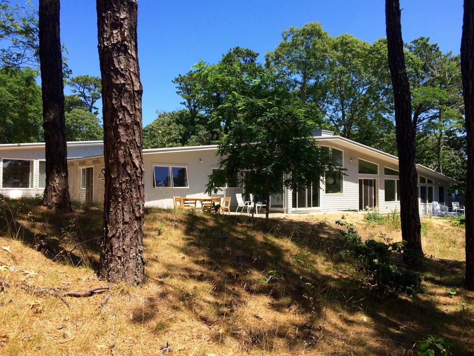 Mid-Century modern house, entirely renovated in 2015! Three patios on the bay.