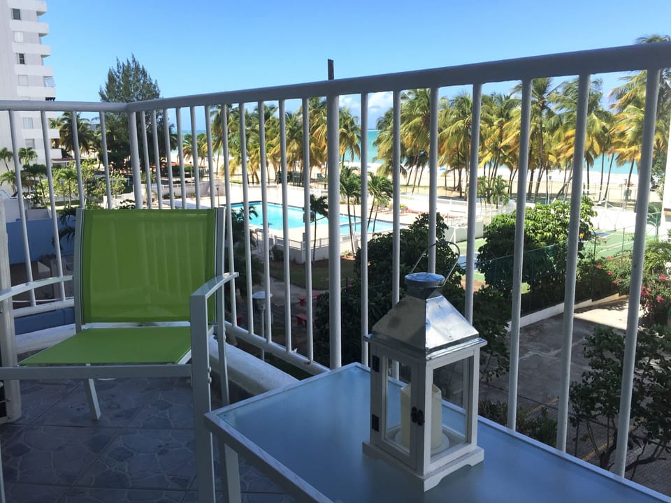 Private balcony with beach view!! Perfect to start/end your day!!