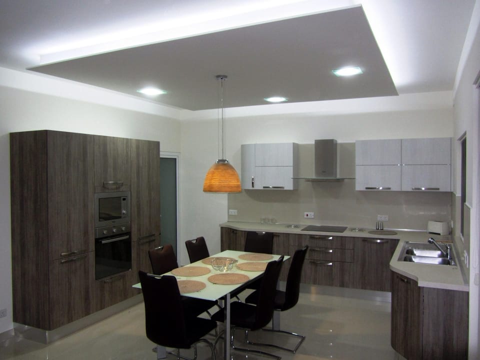 Fully fitted Kitchen & Dining Room
