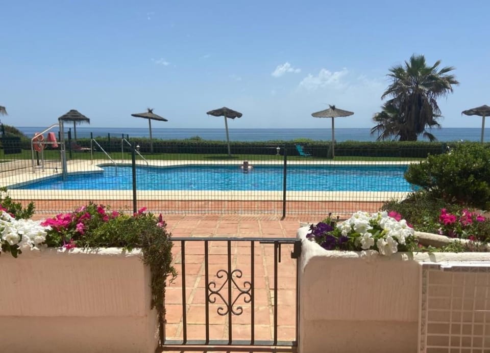 Shared pool with stunning views 