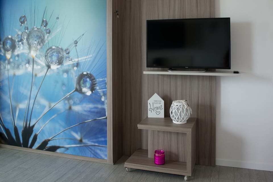 Flat TV with sat tv