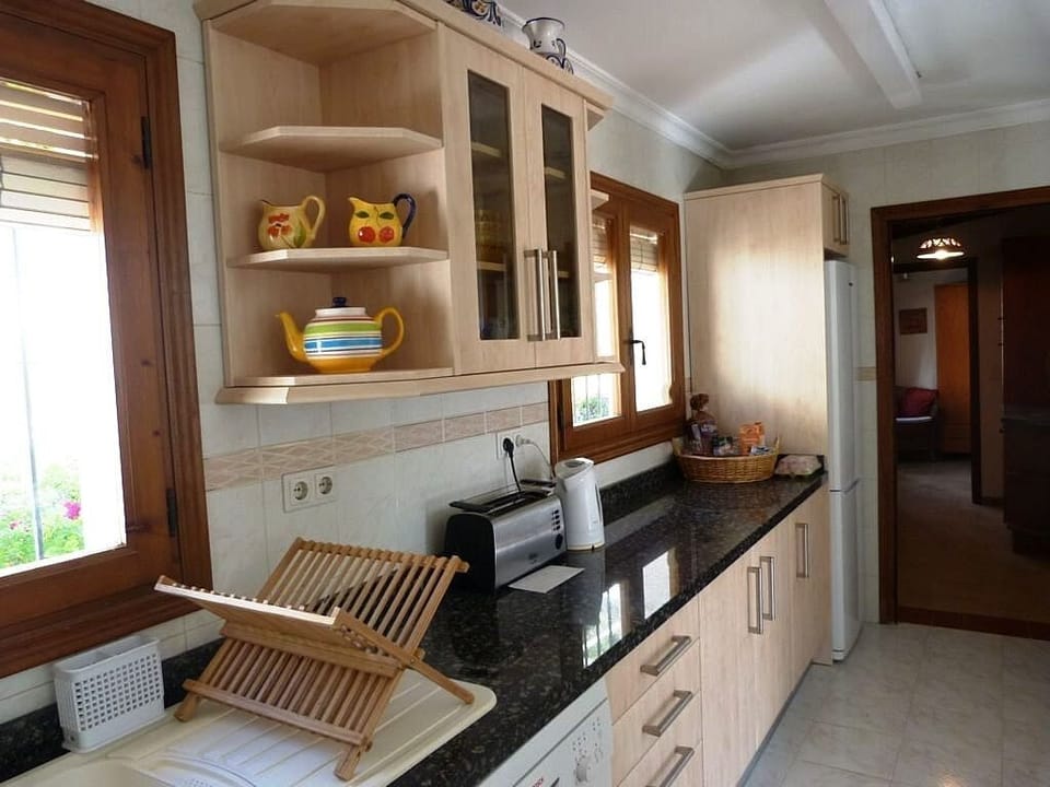 Extensive work surface in the kitchen