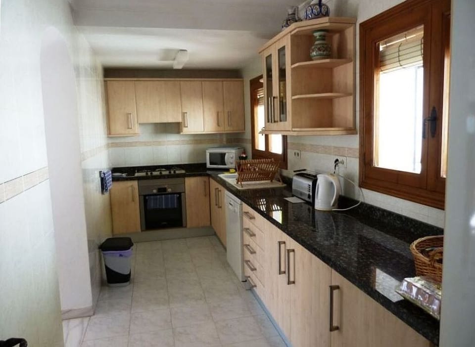 Modern and well equipped kitchen