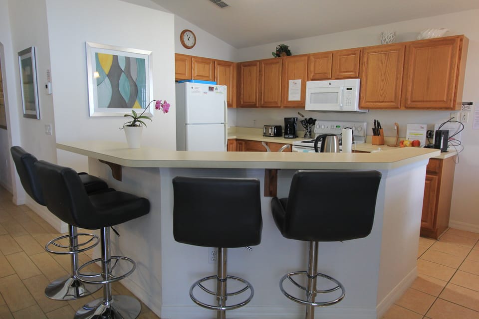 Part of the fully fitted and well equipped kitchen