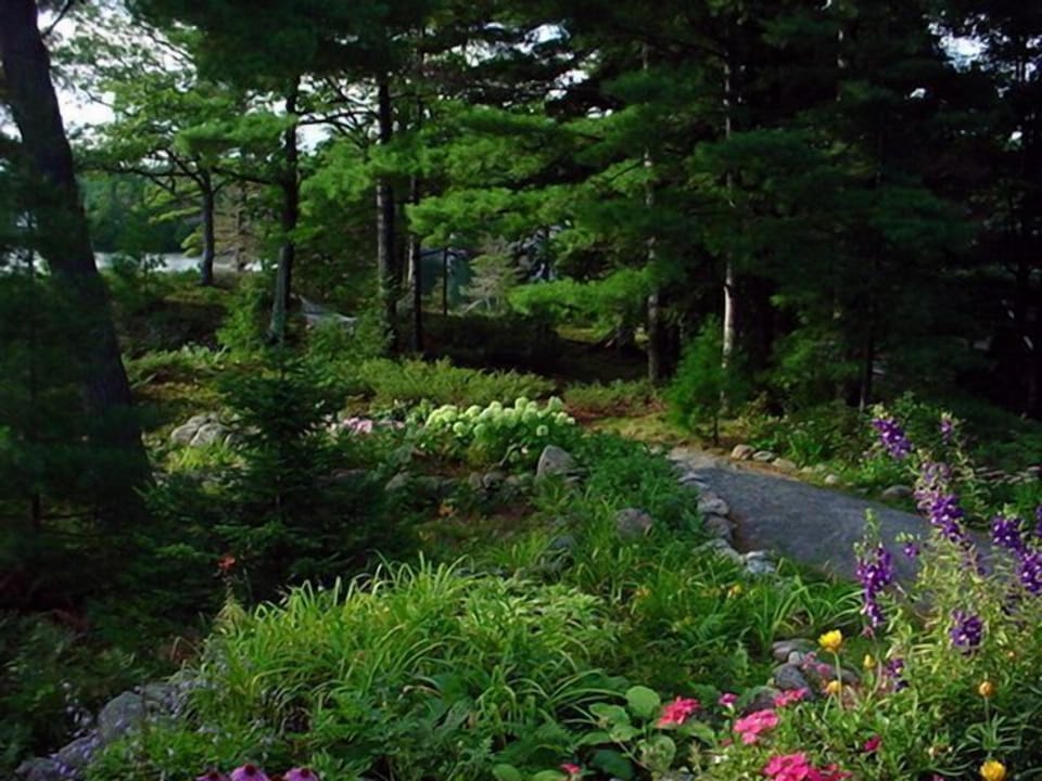 Path to Boathouse and Front / Back docks