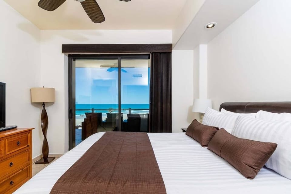 Both bedrooms face the ocean (1)