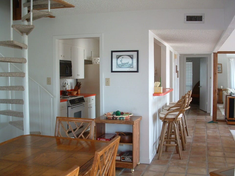 Kitchen bar