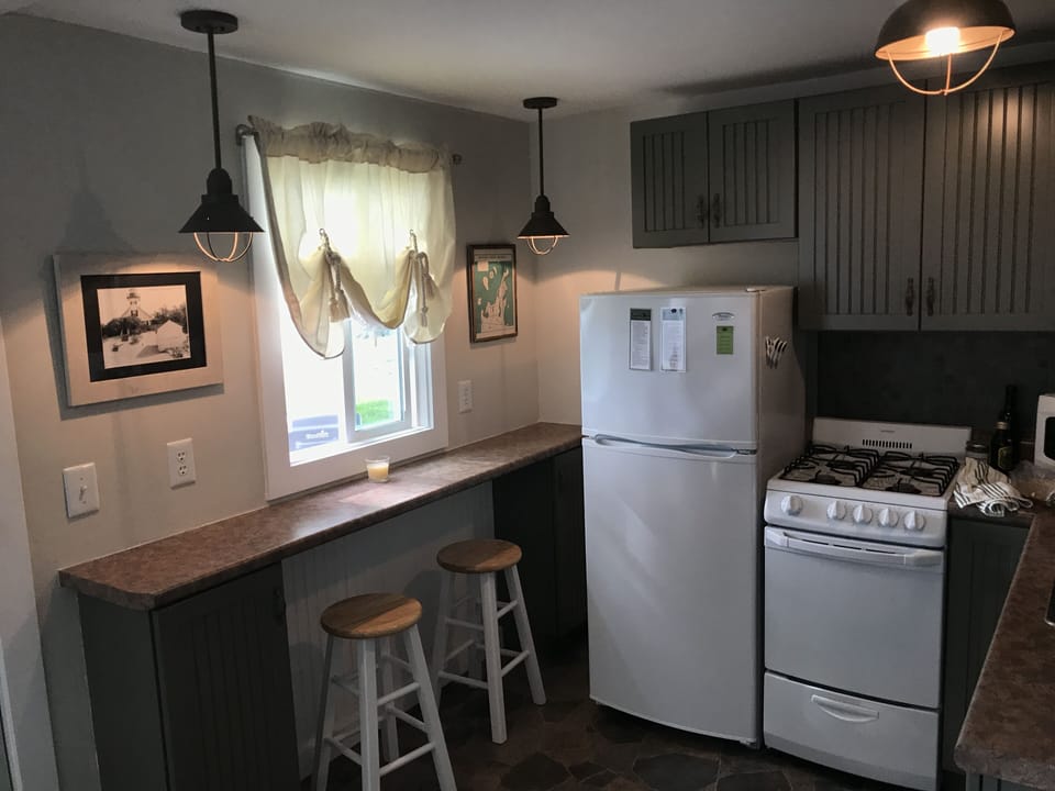 Efficient and fully equipped kitchen, updated in 2017.