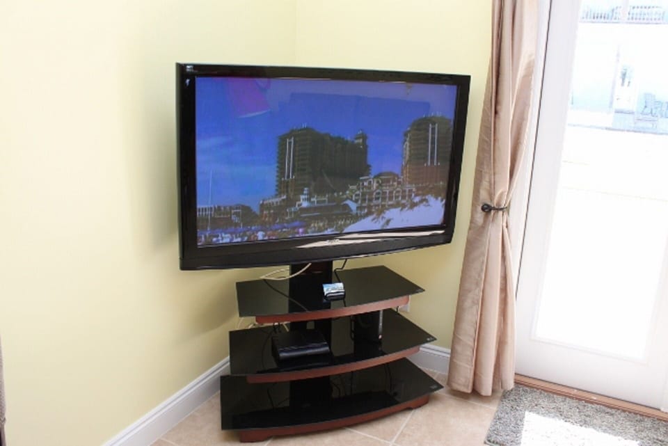 50' FLAT SCREEN TV