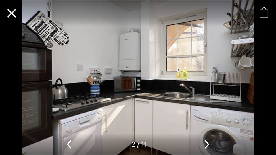 Kitchen with oven, gas hob, dishwasher and washing machine