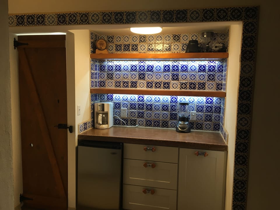 Bar area in kitchen
