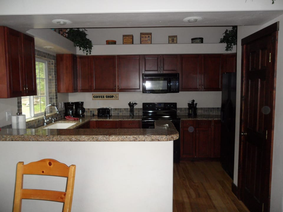 Harris Cove Lodge kitchen
