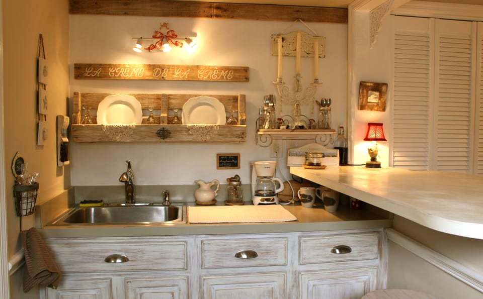 Mother in Law Apartment - Kitchenette with fridge, microwave, coffee machine...
