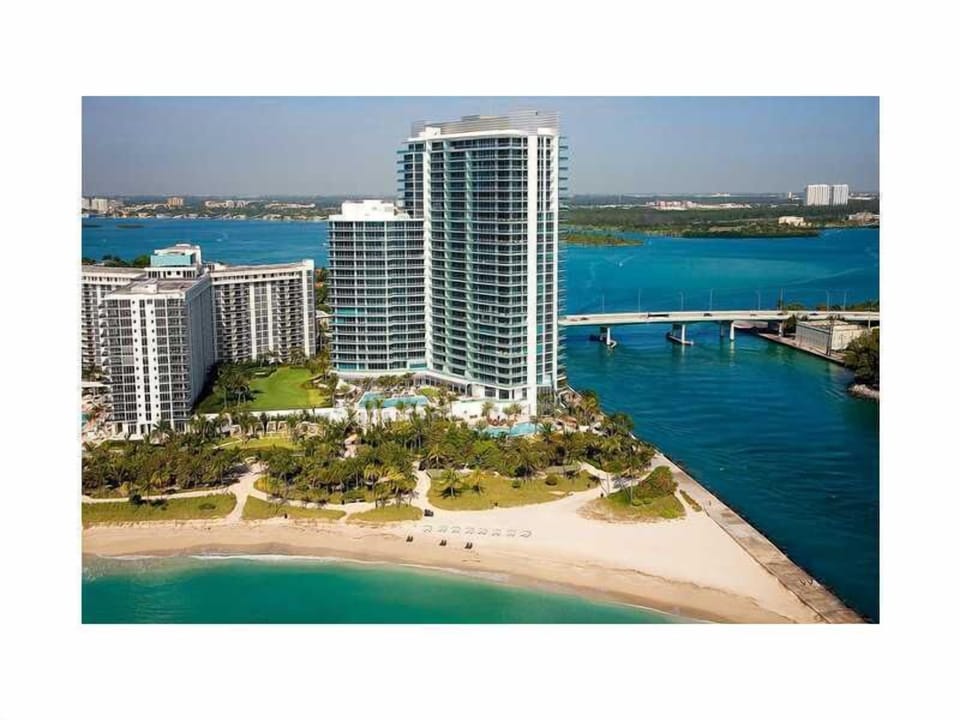 5 STAR RITZ CARLTON BAL HARBOUR....AN OASIS OF UNDERSTATED ELEGANCE