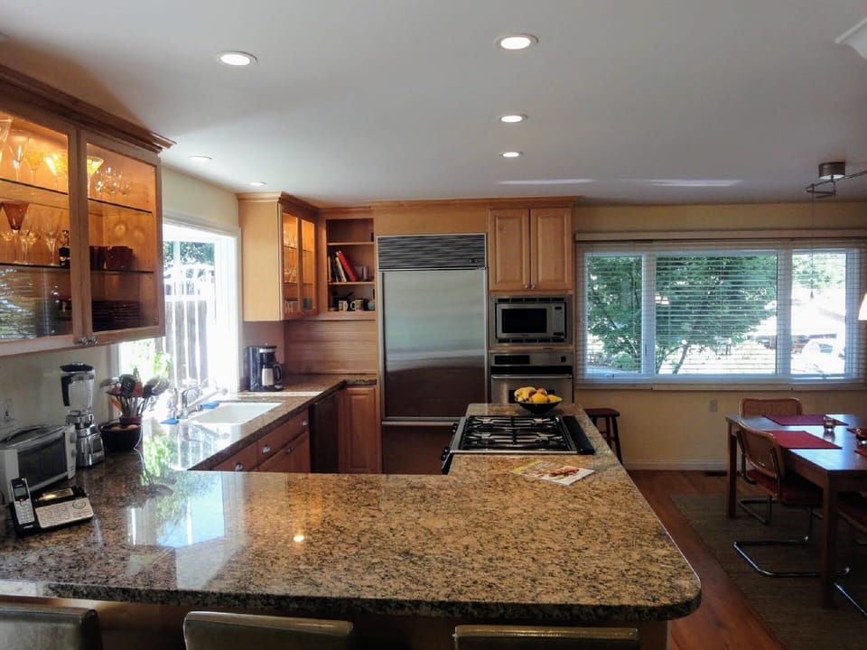 Kitchen with bar