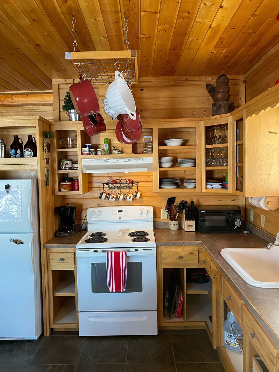 Fully stocked kitchen with all you need to prepare a delicious meal. 