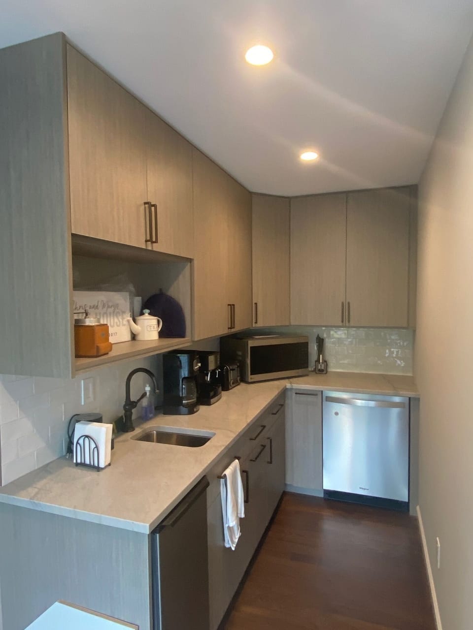 Butlers pantry with additional fridge and ice maker
