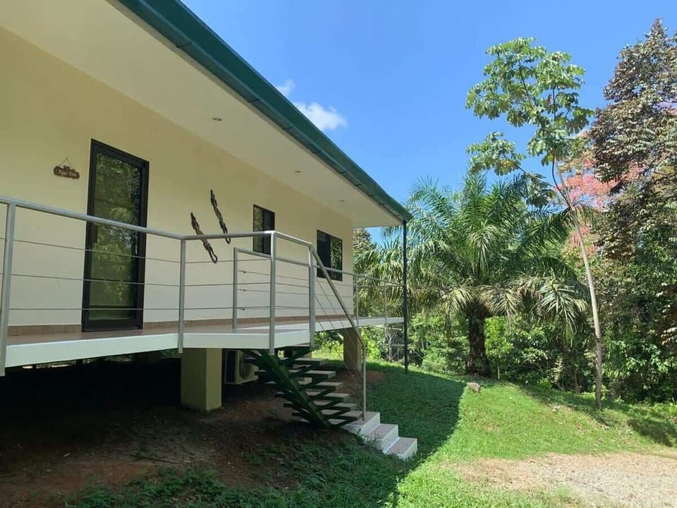 Alrededores,Fachada