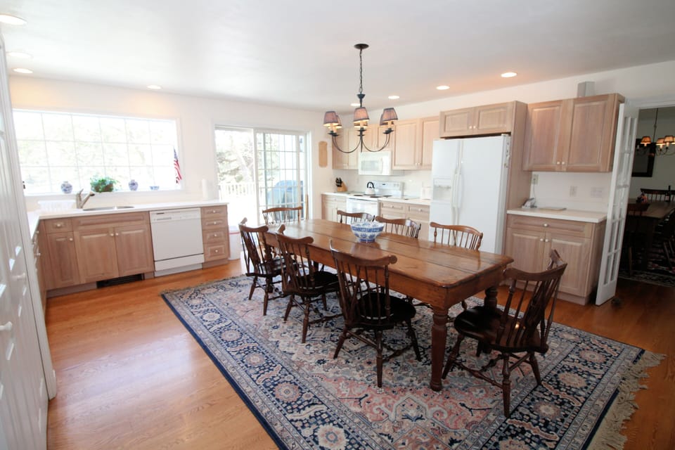 Spacious and well equipped eat in kitchen
