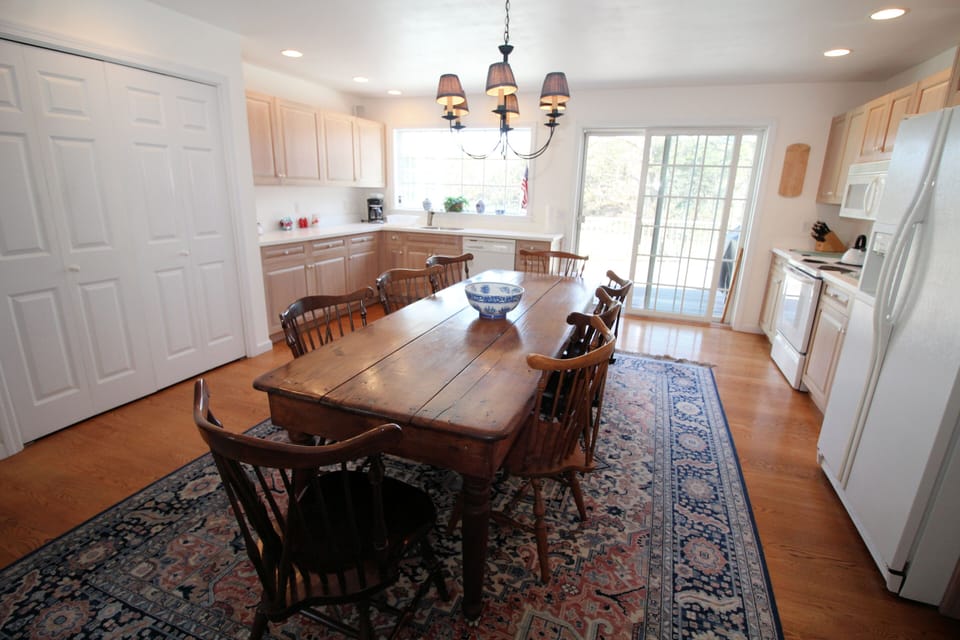 Spacious and well equipped eat in kitchen