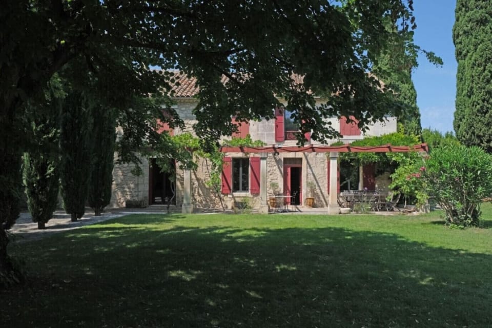 MAUSSANE LES ALPILLES vacation rental, comfortable house for rent for 14 people. Online reservation with Plaisirs & Maisons de Provence