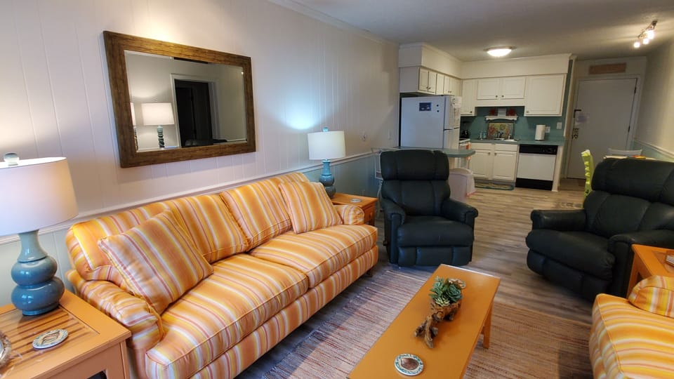 Couch, Loveseat and 2 leather recliners in living room