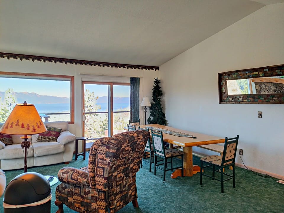 Great views of the lake flood the dining/living areas.  Table seats 9 + add bar