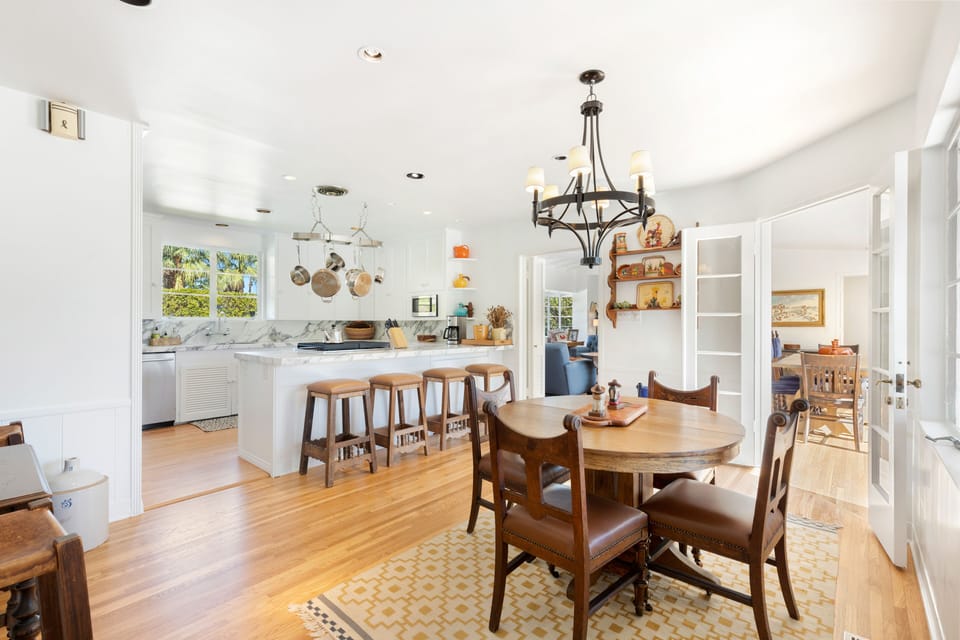 Very large and well stocked kitchen with sitting area and barstools for everyone