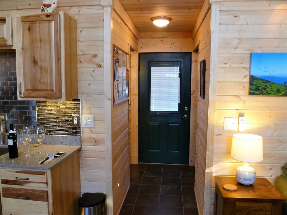 Back of cabin towards bathroom suite and laundry room
