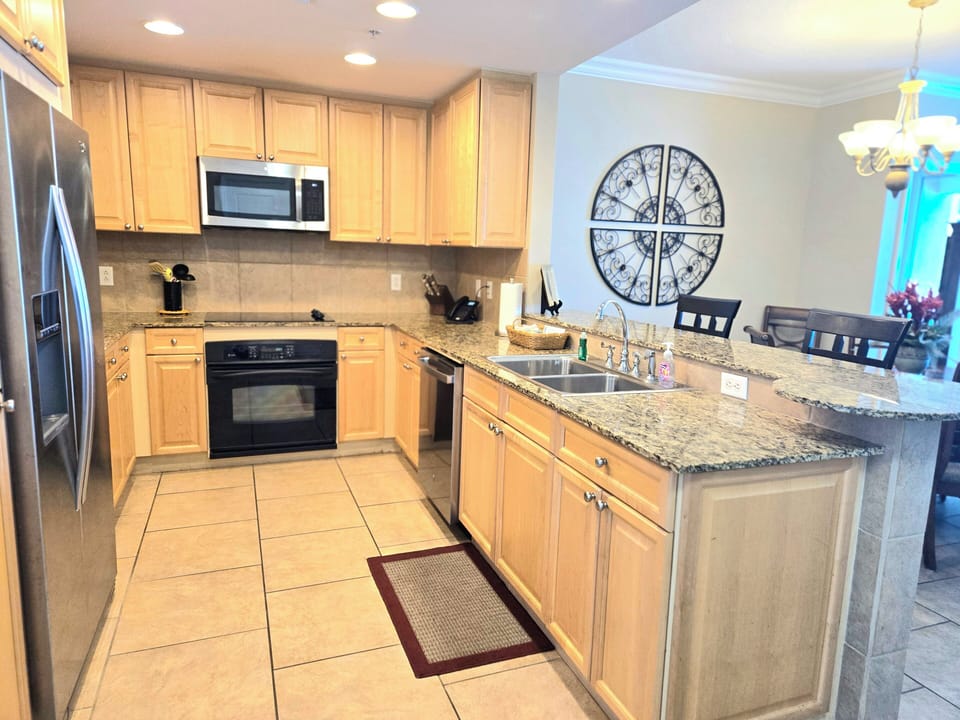 Modern, fully equipped kitchen
