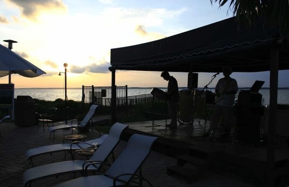 A little live music poolside is an ideal way to watch the sunset