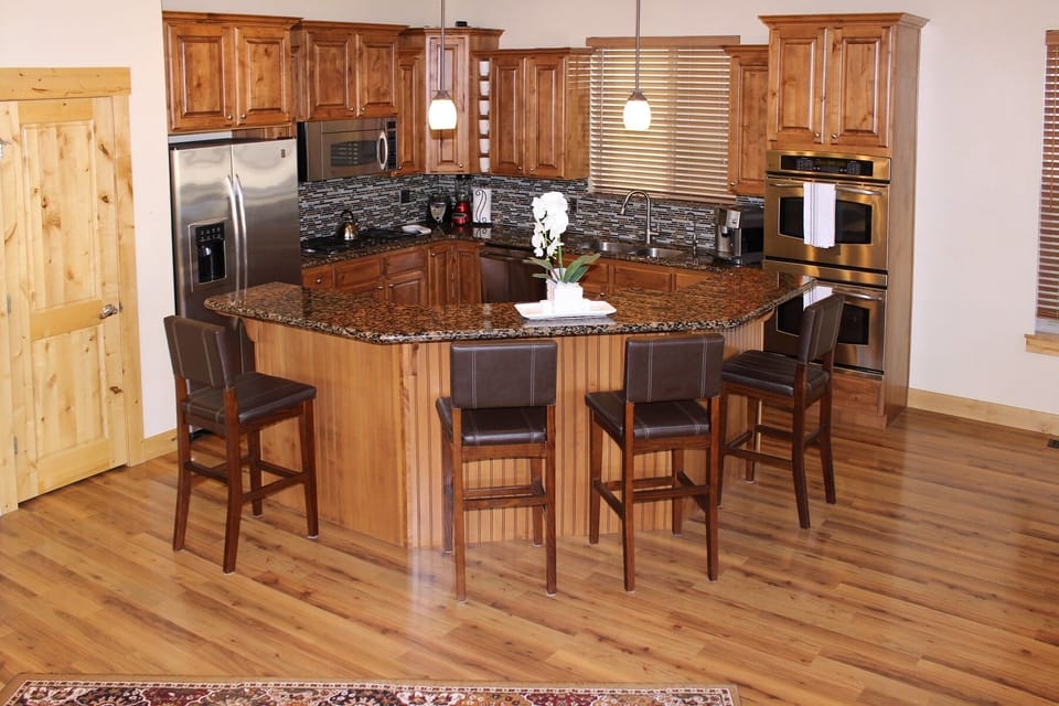 Gourmet Kitchen,Completely stocked,blender ,crock pot,Coffee maker,Spices,