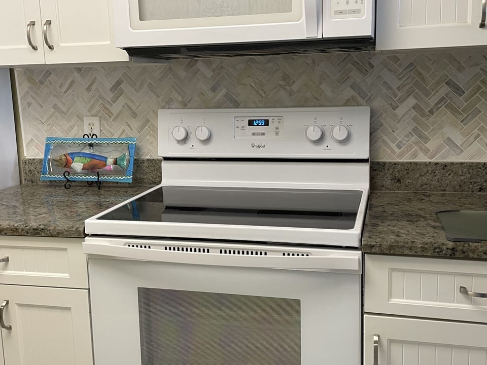 Flat top range & new tile kitchen backsplash.