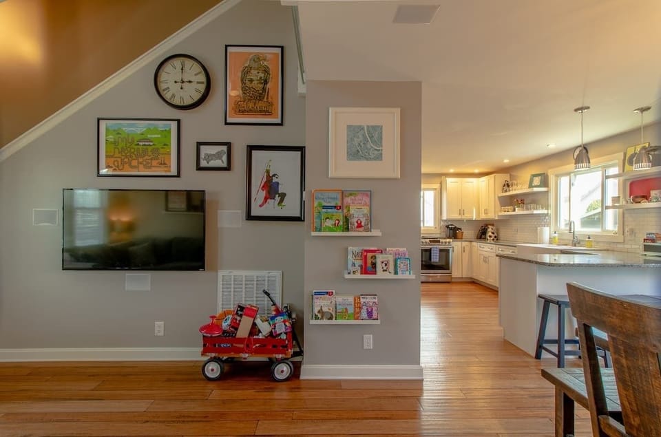 Flat screen TV, books & toys for the kids!