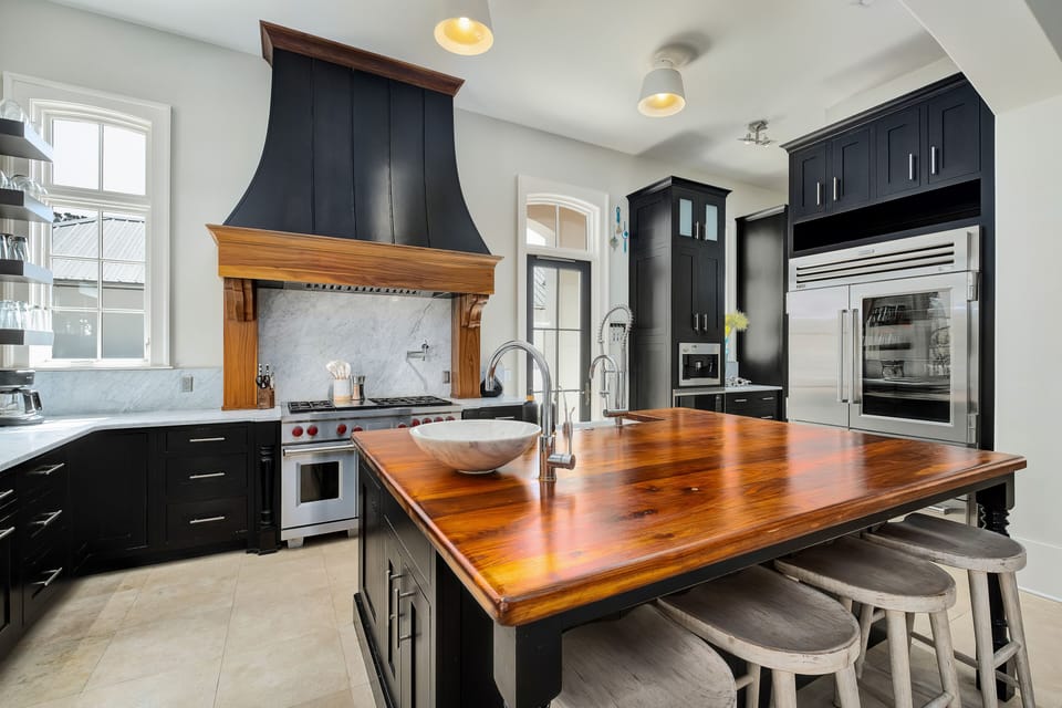 Fully open plan chefs kitchen, bar seating for four perfect for entertainment