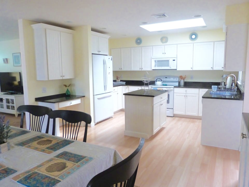 New, bright kitchen