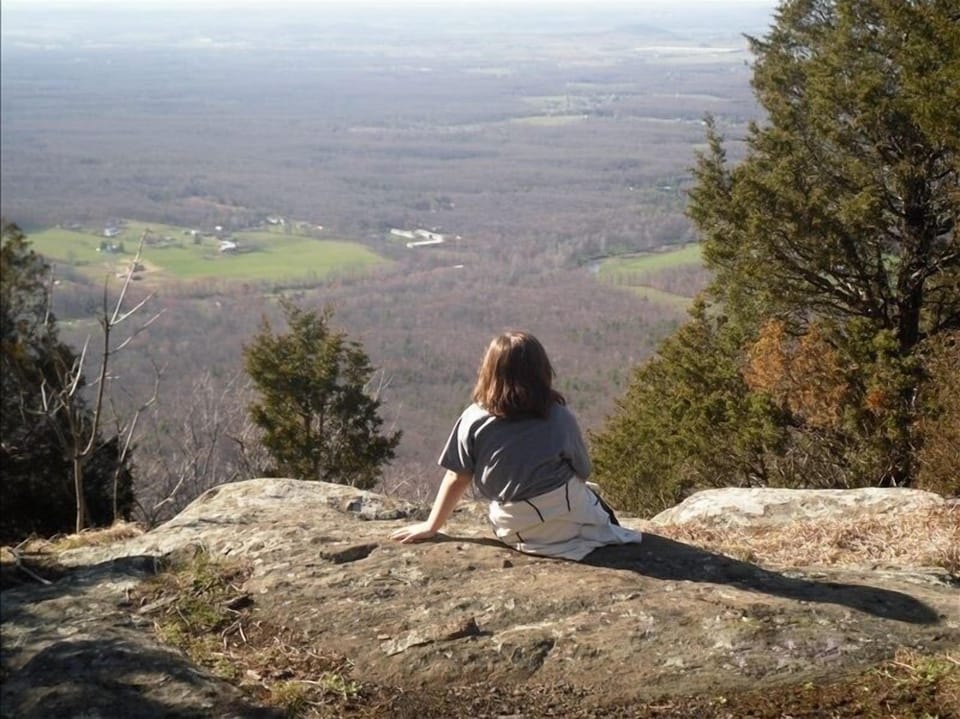 A short walk to beautiful scenic valley views.  Great for a picnic lunch....