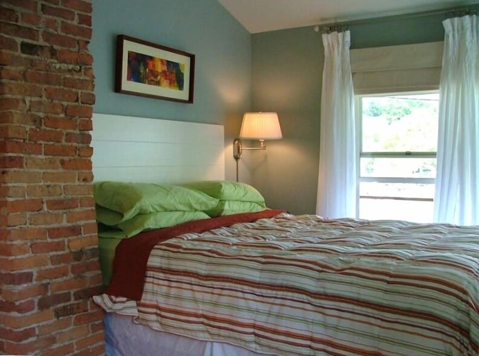 Suite #2 (upstairs) Bedroom