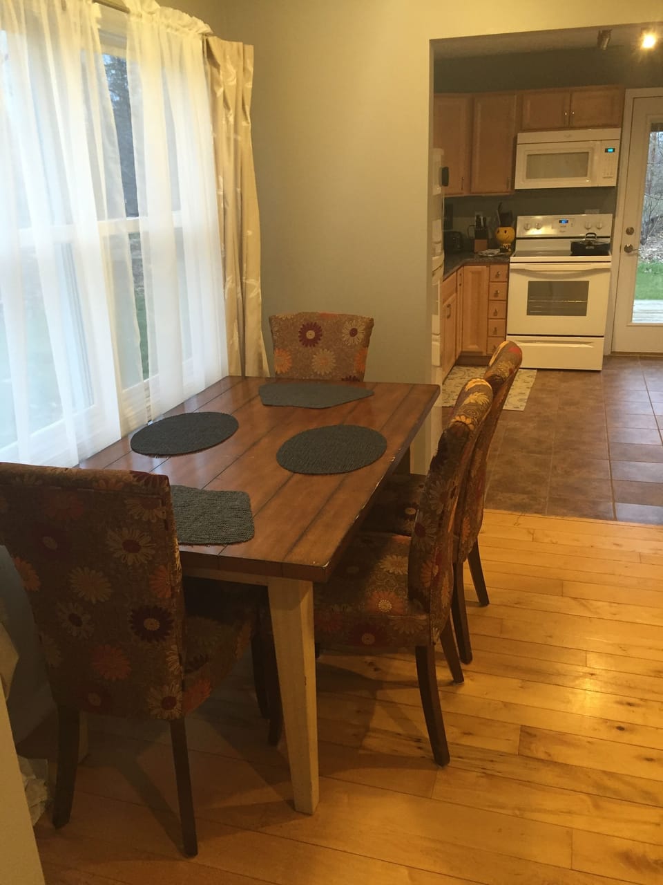 Full dining  Small but cozy