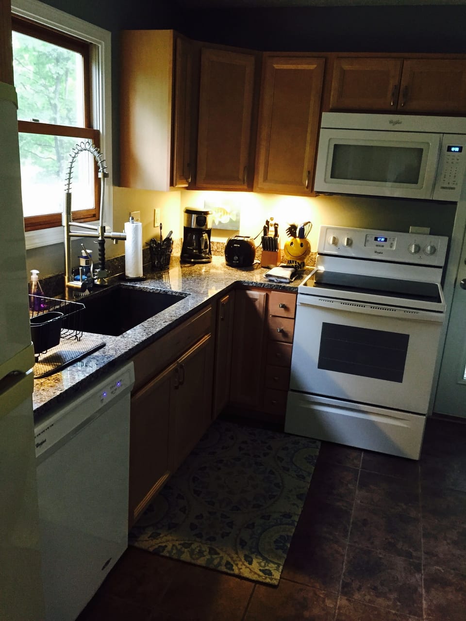 Kitchen with new appliances, cabinets
Ready to cook in. 