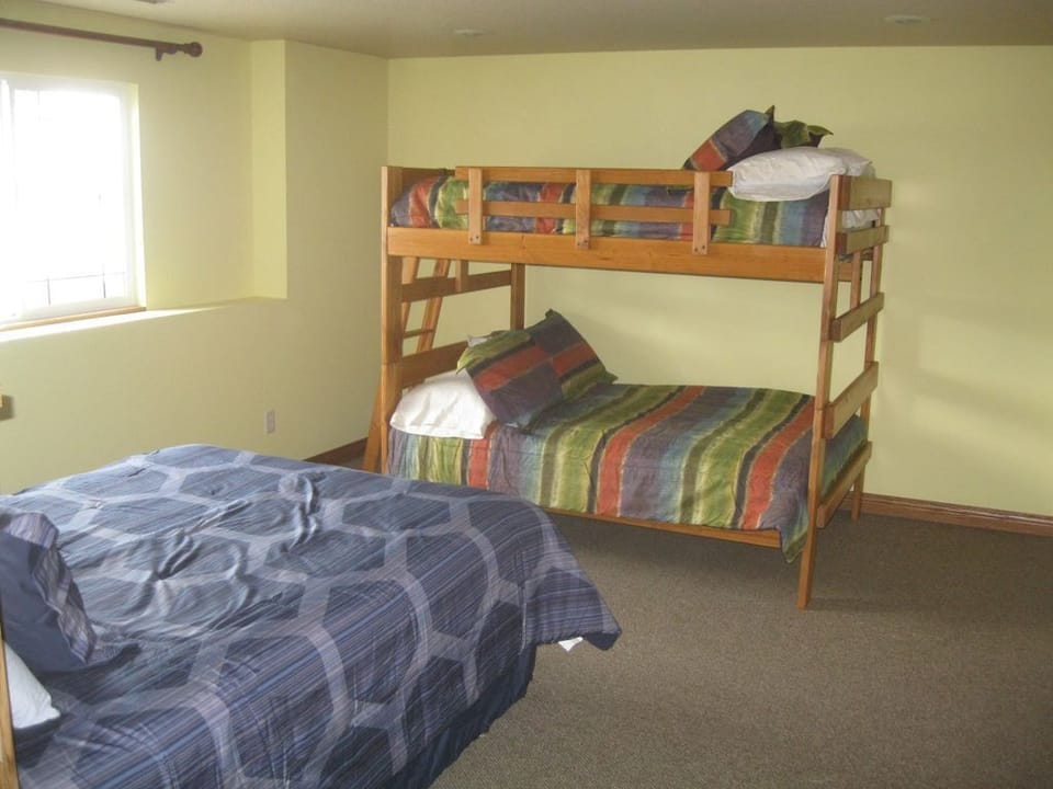 Bedroom 4 with queen bed and full size bunk beds.