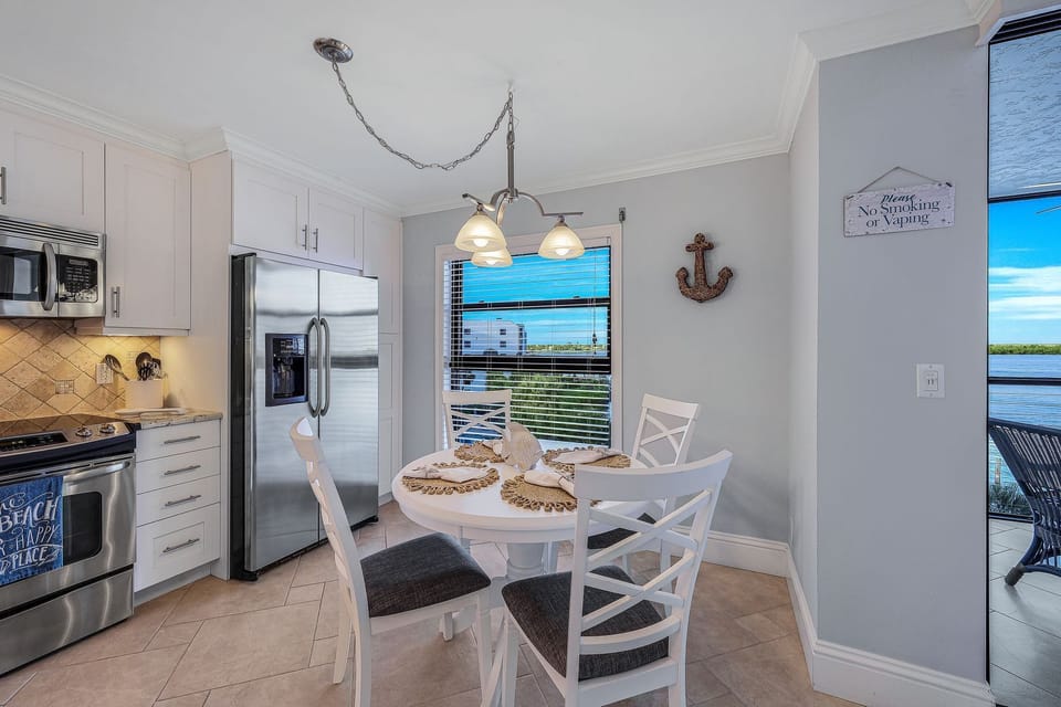 Eat In Kitchen