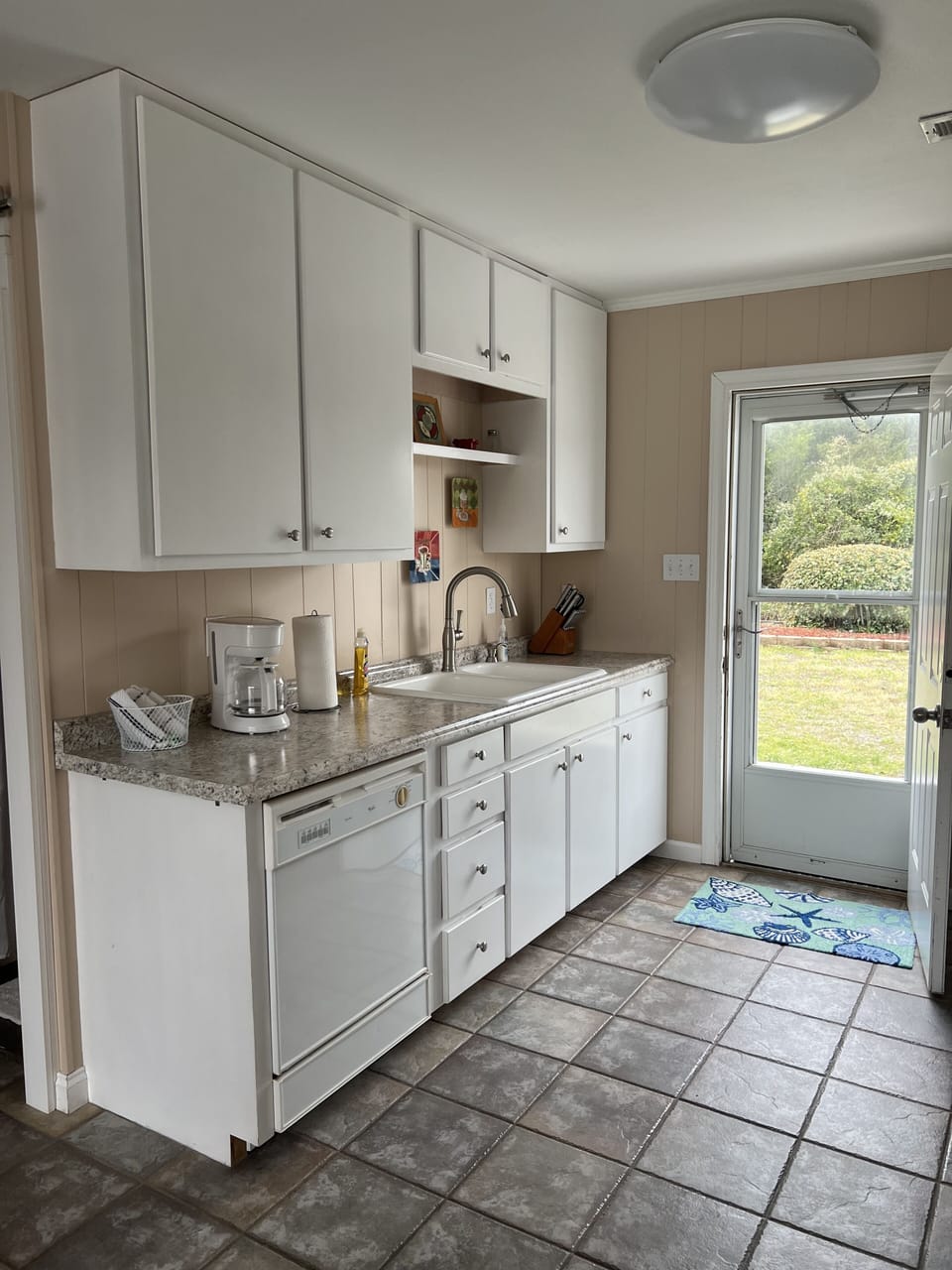 Full Kitchen Amenities