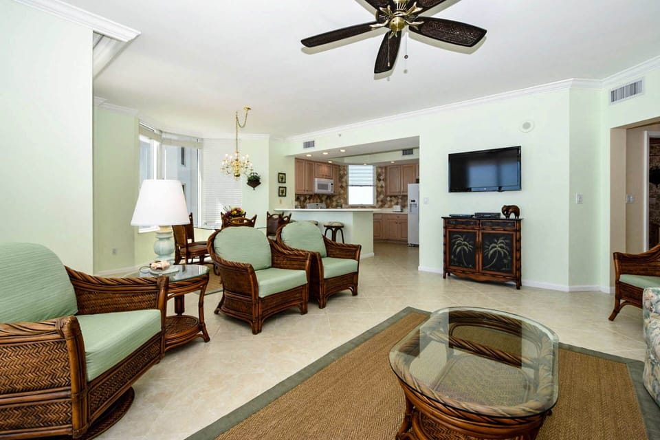 Stunning & very spacious 3 bedroom, 3 bath luxury gulf front end unit-sleeps 8.