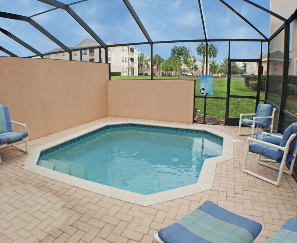 private 12' x 12' pool in screened lanai