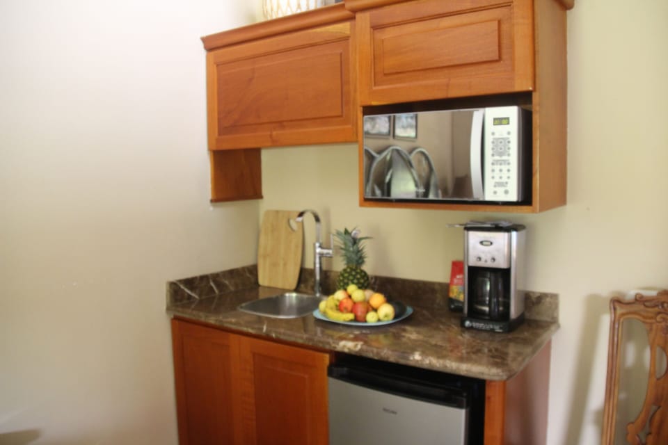 Suite Kitchenette, mini fridge, microwave, coffee, toaster.