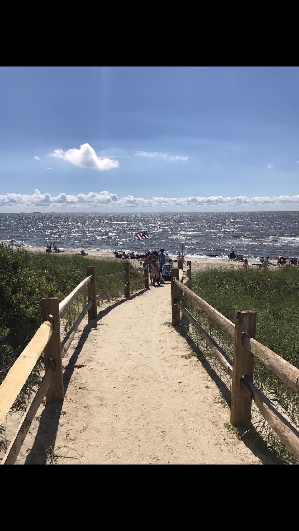 Minutes to the bay beach !